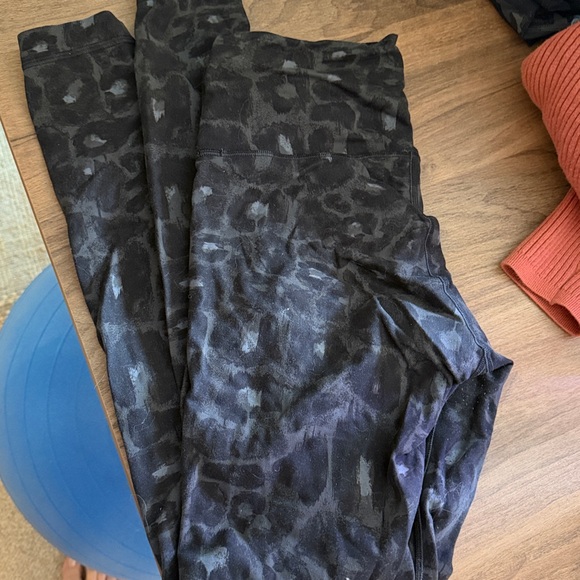 Lululemon Wunder Legging - Picture 7 of 7